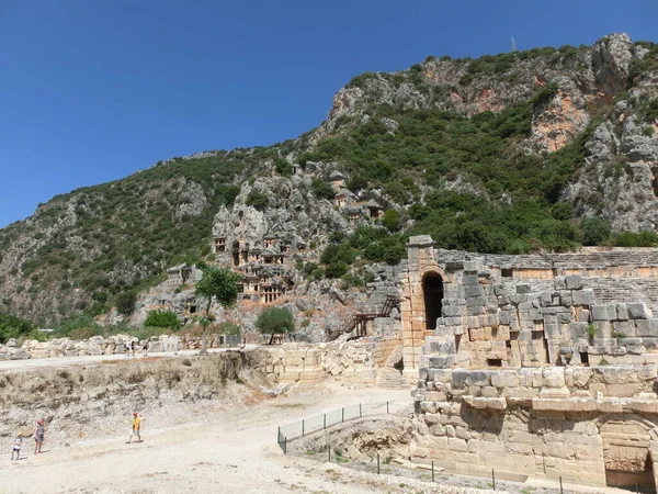 位于旅游胜地费蒂耶附近的一座被毁了的古老的Lycian山顶城堡 Tlos的岩石墓葬景观被认为是土耳其最重要的宗教Lycian遗址之一 — 图库照片