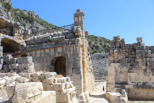 位于旅游胜地费蒂耶附近的一座被毁了的古老的Lycian山顶城堡 Tlos的岩石墓葬景观被认为是土耳其最重要的宗教Lycian遗址之一 — 图库照片