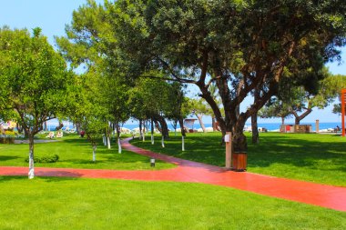 Beldibi, Kemer, Antalya, Türkiye - 11 Mayıs 2021: Beldibi, Kemer, Antalya, Türkiye 'deki 5 yıldızlı Rixos Beldibi Oteli manzarası 11 Mayıs 2021