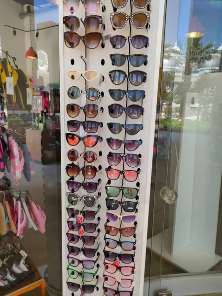 Antalya Turquia Maio 2021 Muitos Óculos Sol Ray Ban Logotipo — Fotografia de Stock