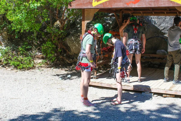 Goynuk Antalya Turquía Mayo 2021 Turista Deslizándose Una Tirolina Cañón — Foto de Stock