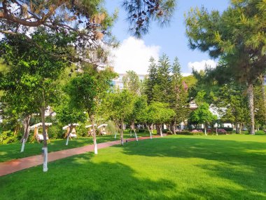 Beldibi, Kemer, Antalya, Türkiye - 11 Mayıs 2021: Beldibi, Kemer, Antalya, Türkiye 'deki 5 yıldızlı Rixos Beldibi Oteli manzarası 11 Mayıs 2021