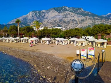 Beldibi, Kemer, Antalya, Türkiye - 11 Mayıs 2021: Beldibi, Kemer, Antalya, Türkiye 'deki 5 yıldızlı Rixos Beldibi Oteli manzarası 11 Mayıs 2021