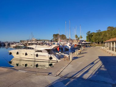 Antalya 'daki Kemer limanında yatlar