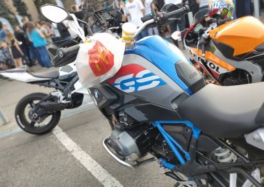 Kiyv, Ukrayna - 30 Ağustos 2021 Kiyv, Ukrayna 'da BMW R 1200 GS