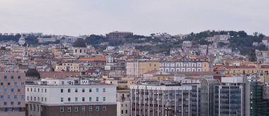 İtalya 'da Napoli' nin çatısı, caddesi ve binasının havadan görünüşü