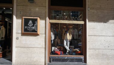 Salerno, İtalya - 21 Eylül 2025: Fusaro Antonio logo metni ve duvar girişi tabelası İtalyan lüks moda mağazası