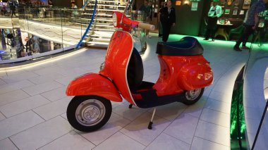 Marsilya, Fransa - 26 Eylül 2025: MSC World Europa adlı yolcu gemisinin World Galleria 'sı.