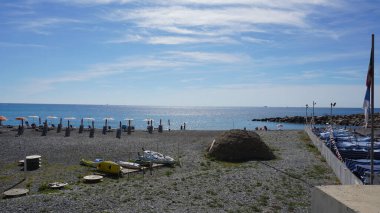 İtalya 'daki Ventimiglia' daki güzel plaj.