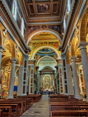 Roma, İtalya - 19 Aralık 2025: Santa Maria Maggiore olarak da bilinen Aziz Mary Bazilikası 'nın iç görünümü. Roma 'nın dört büyük bazilikasından biridir..