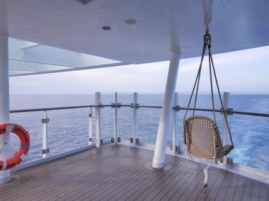 Palermo, İtalya - 18 Aralık 2025: Kosta Smeralda yolcu gemisinin güverte ve güverte manzarası