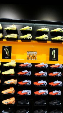 Palma, Mallorca, İspanya - 16 Aralık 2025: Nike Phantom 6 Elit Low FG futbol botları Palma, Mallorca, İspanya 'da 16 Aralık 2025