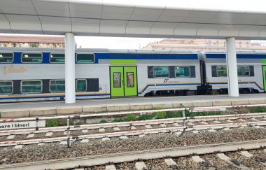 Civitavecchia, Italy- 19 Aralık 2025: İtalya 'daki Civitavecchia tren istasyonunda Trenitalia Trenleri.