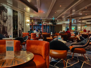 Palma de Mallorca, İspanya - 16 Aralık 2025: Costa Cruise şirketinin büyük yolcu gemisi Costa Smeralda 'nın içi