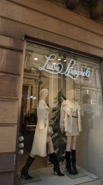 Palma, Mallorca, İspanya - 18 Aralık 2025: Palma, Mallorca, İspanya 'daki Luisa Spagnoli mağazasından imza