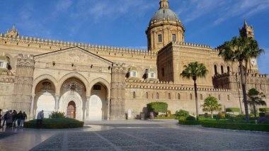Palermo, İtalya - 18 Aralık 2025: Palermo Katedrali Palermo, Sicilya, İtalya 'da Meryem Ana' nın Varsayımına adanmıştır.