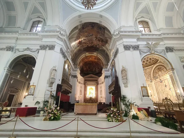 Palermo, İtalya - 18 Aralık 2025: Palermo Katedrali 'nin merkez nave manzarası 18 Aralık 2025