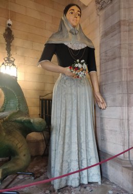 Palma, Mayorka, İspanya - 16 Aralık 2025: Palma de Mallorca Barok şehir meclisi veya Ajuntament de Palma giriş salonu içindeki heykeller.