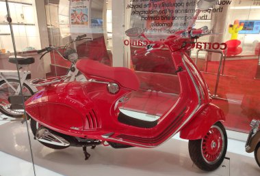 Palma de Mallorca, İspanya - 16 Aralık 2025: Cruise gemisi Costa Smeralda 'nın İçi - Vespa 946, Costa Smeralda