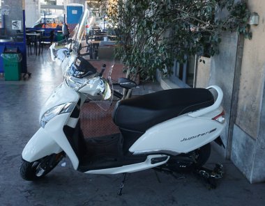 Palermo, İtalya - 18 Aralık 2025: TVS Jupiter 125 motorsiklet Palermo, İtalya 'da 18 Aralık 2025 tarihinde kapanmıştır.