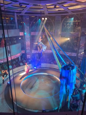 Palma de Mallorca, İspanya - 16 Aralık 2025: Yolcu gemisindeki Panorama Salonu veya Costa Smeralda gemisi