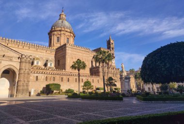 Palermo Katedrali Palermo, Sicilya, İtalya 'da Bakire Meryem' in Varsayımına adanmıştır.