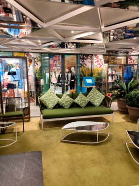 Palma de Mallorca, İspanya - 16 Aralık 2025: Costa Cruise şirketinin büyük yolcu gemisi Costa Smeralda 'nın içi