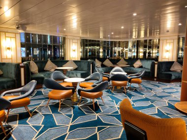 Palma de Mallorca, İspanya - 16 Aralık 2025: Costa Cruise şirketinin büyük yolcu gemisi Costa Smeralda 'nın içi