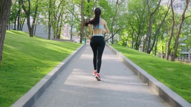Woman jogging in park in the morning — Stock Video