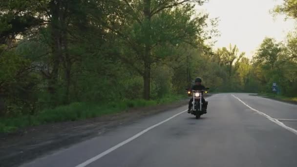 Motorfiets rijden motorfiets in slow motion — Stockvideo