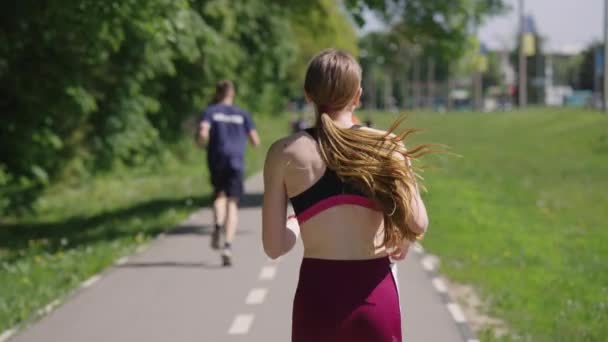 Slow motion fit woman running race — стоковое видео
