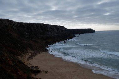 Deniz kıyısının güzel manzarası
