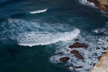 Deniz kıyısının güzel manzarası