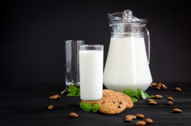 süt ve badem ve nane ile kek