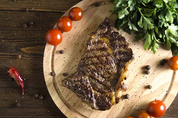 Grilled beef steak on wooden background — Stock Photo, Image