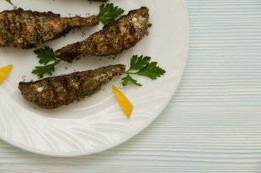 yuvarlak tabak Somon dilimleri