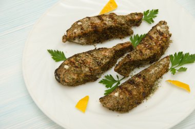 yuvarlak tabak Somon dilimleri