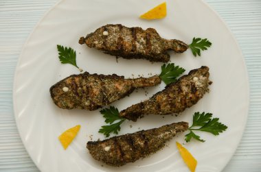 yuvarlak tabak Somon dilimleri