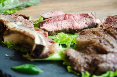 ızgara biftek siyah plaka