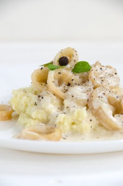 patates püresi sosu tabak kalamar halkaları 