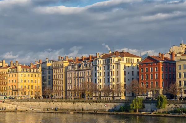 Colorful buildings along the river Saone in Lyon, France — Stock Photo, Image