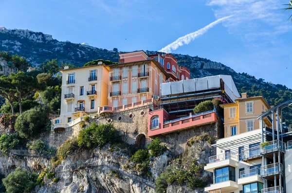 Casas coloridas nas colinas de Mônaco — Fotografia de Stock