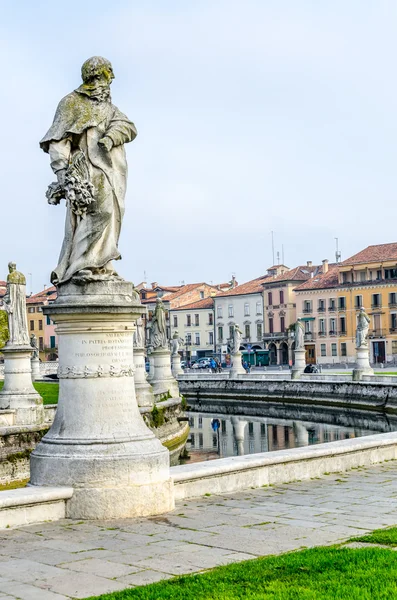 Las esculturas de Prato della Valle, Padova, Italia — Foto de Stock