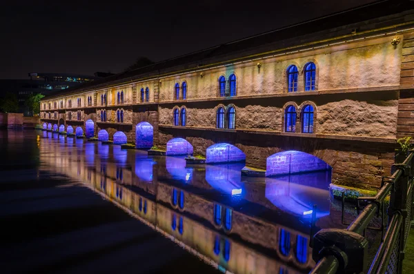 Ponts couverts à noite em Estrasburgo — Fotografia de Stock