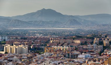 Rocky Dağları ve şehir, Alicante, İspanya