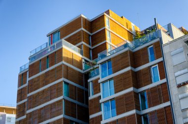 Valencia, İspanya - Ağustos 6,2016: Modern house ile ahşap cephe