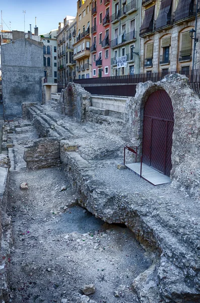 Roma kalıntıları Tarragona, İspanya modern binalar arasında korunur