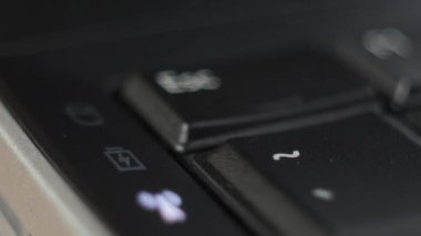 Notebook klavye ışıklı pil göstergesi.
