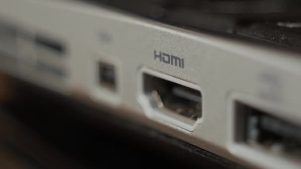 Computador portátil com porta hdmi . — Vídeo de Stock