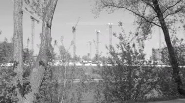 Şantiye Nehri yakınında.